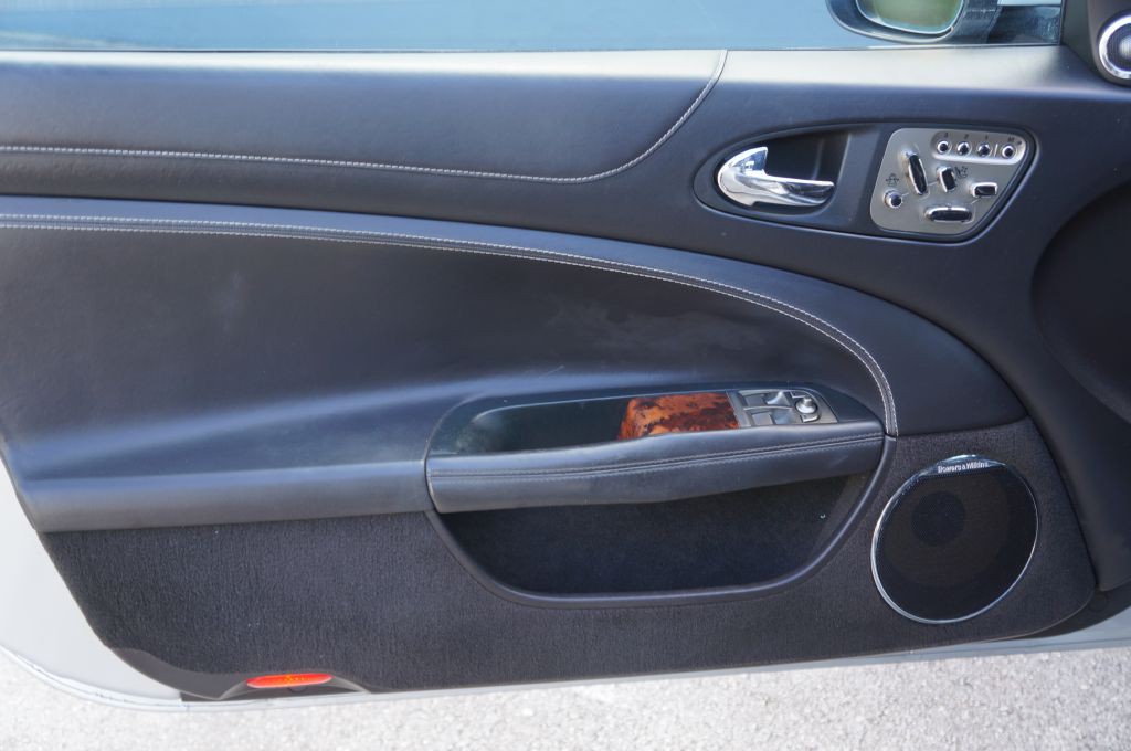 2011 Jaguar XK-Series Image 27