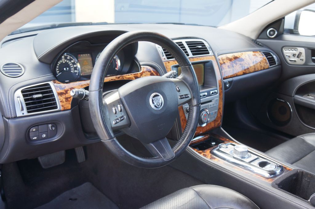 2011 Jaguar XK-Series Image 31