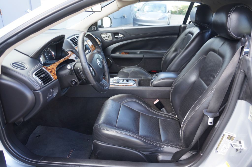 2011 Jaguar XK-Series Image 32