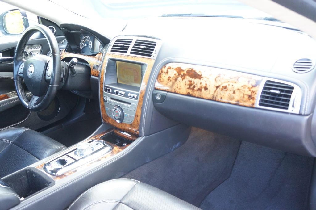 2011 Jaguar XK-Series Image 37