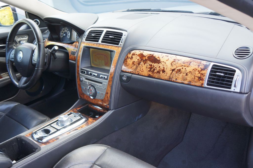 2011 Jaguar XK-Series Image 38