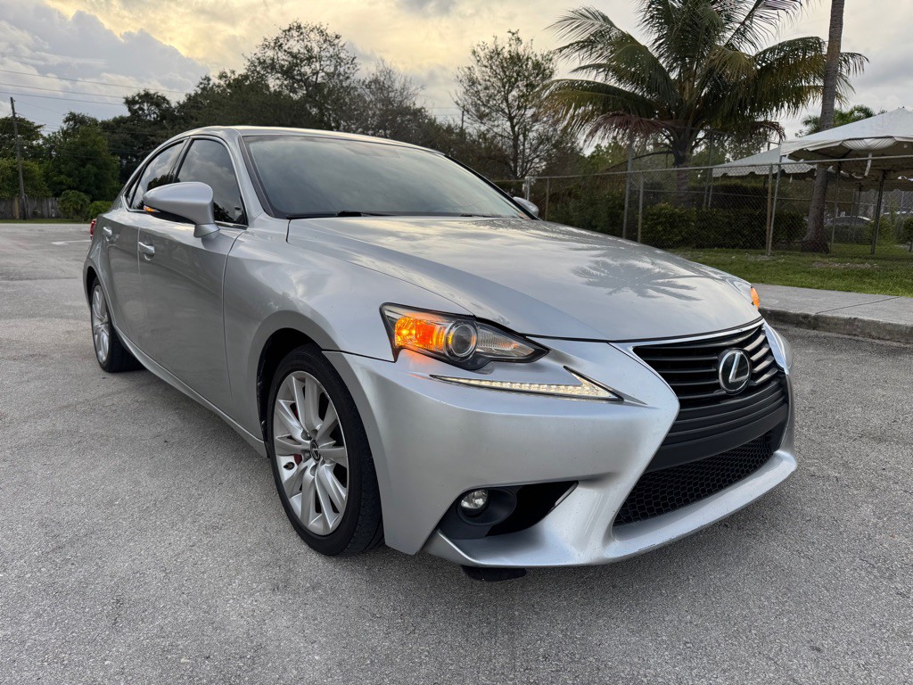 2016 Lexus IS 200t Image 3