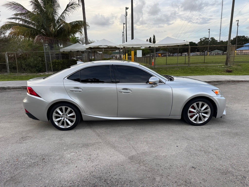 2016 Lexus IS 200t Image 4