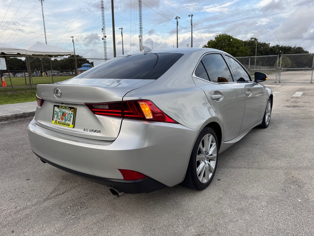 2016 Lexus IS 200t Image 5