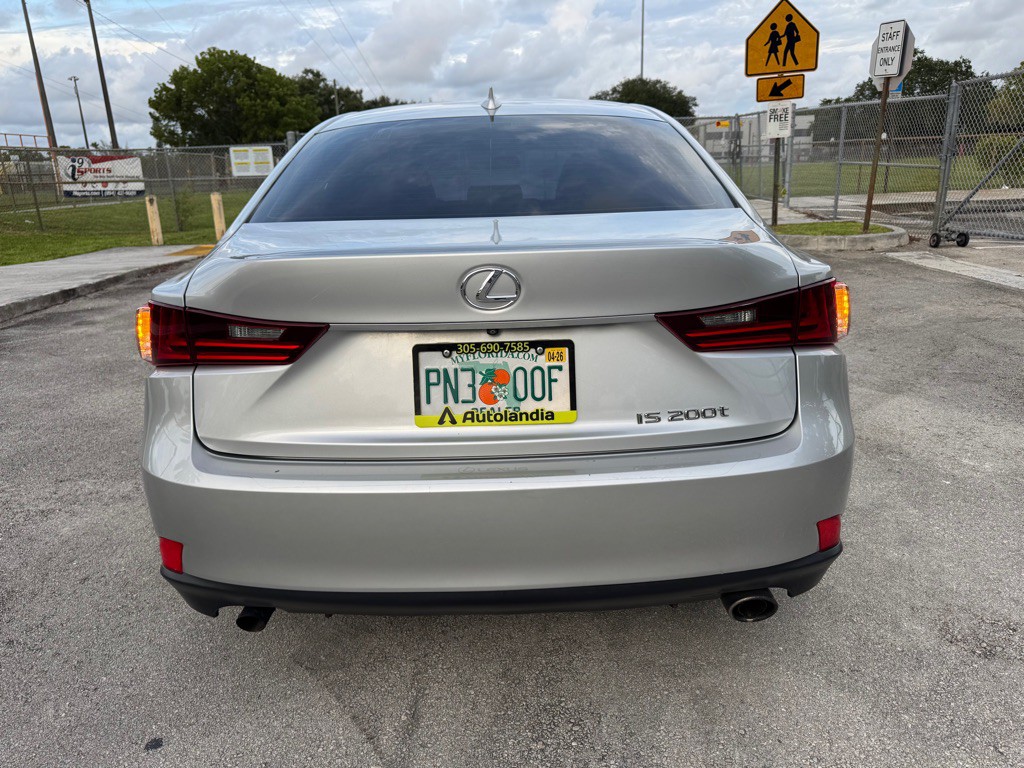 2016 Lexus IS 200t Image 6