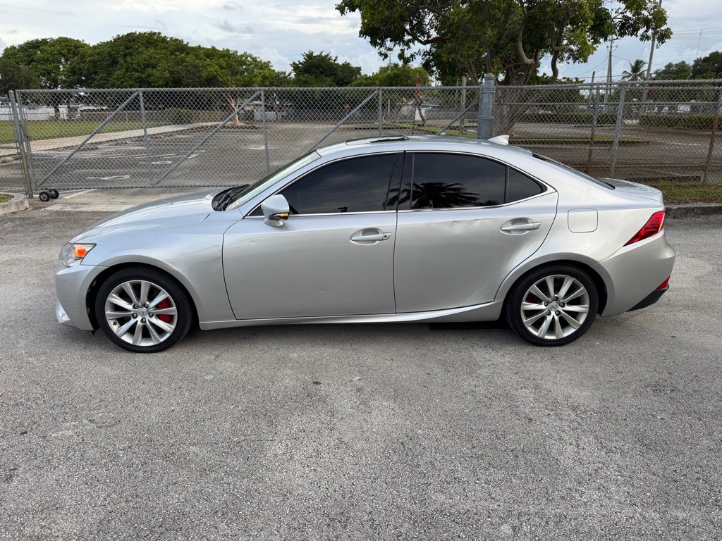 2016 Lexus IS 200t Image 8