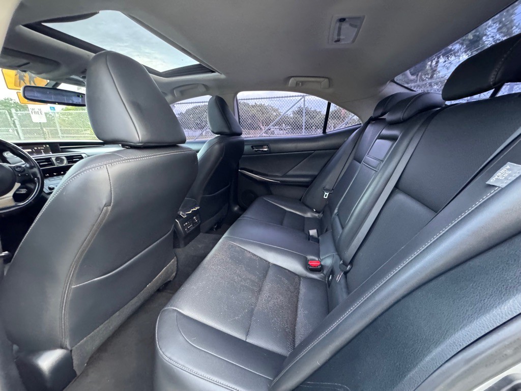 2016 Lexus IS 200t Image 10