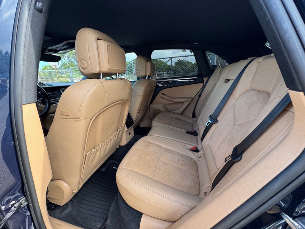 2018 Porsche Macan Image 10