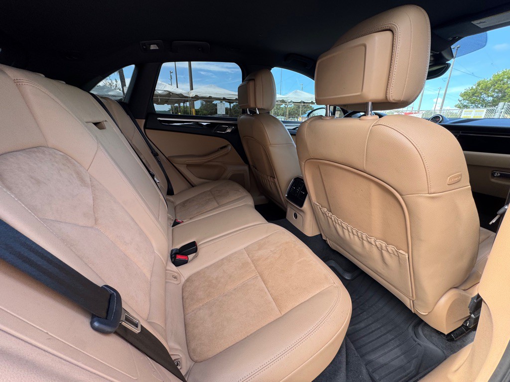 2018 Porsche Macan Image 11