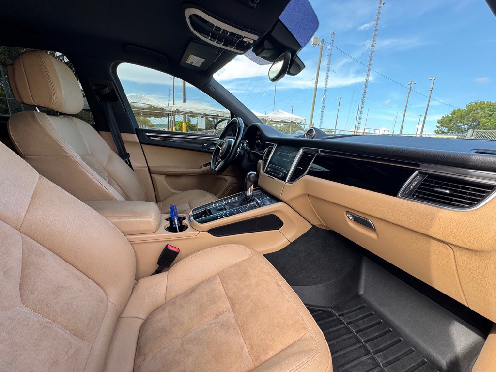 2018 Porsche Macan Image 12