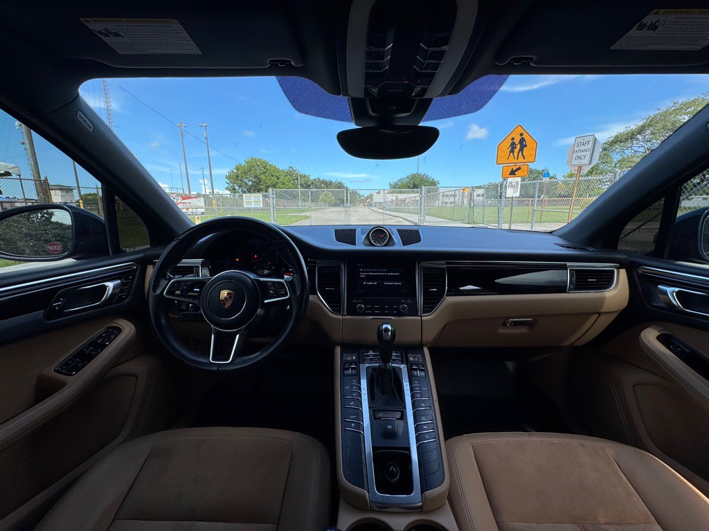2018 Porsche Macan Image 13
