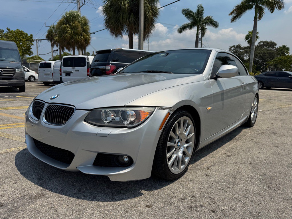 2012 BMW 3 Series Image 1