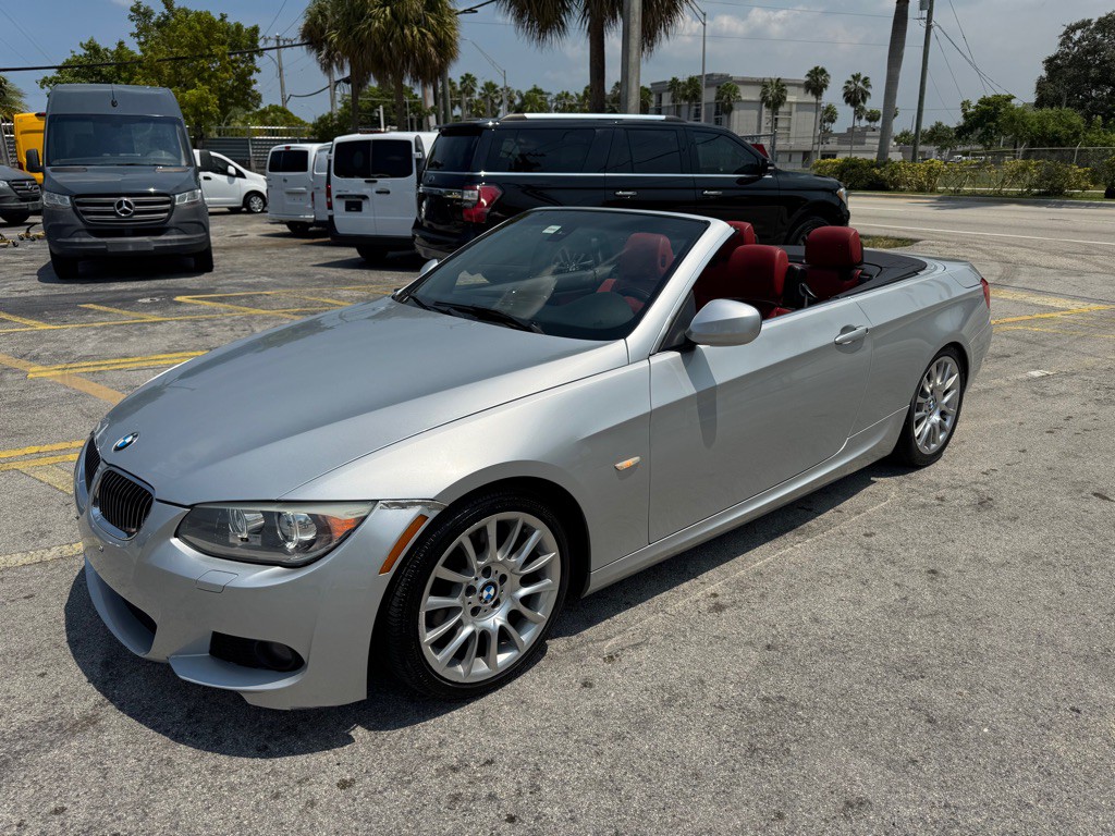 2012 BMW 3 Series Image 2
