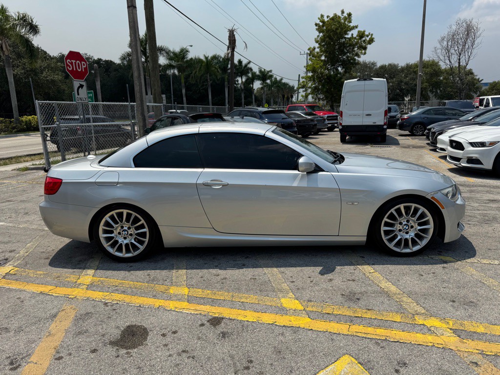 2012 BMW 3 Series Image 5
