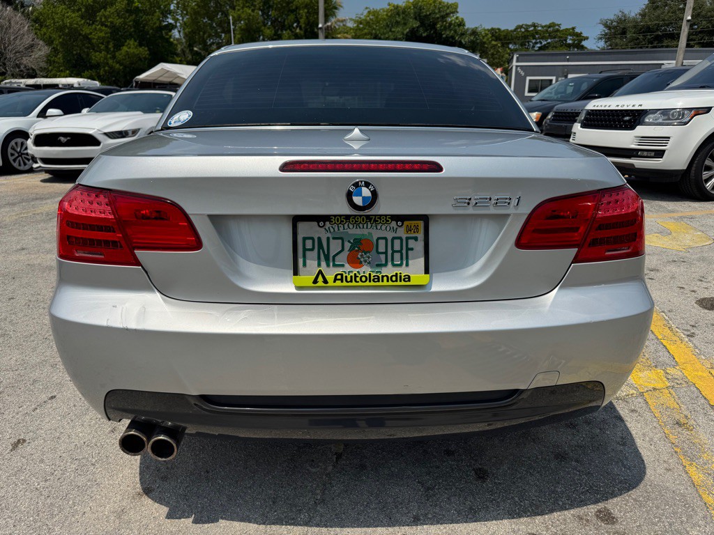 2012 BMW 3 Series Image 8