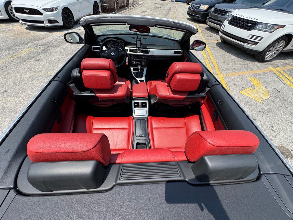 2012 BMW 3 Series Image 17