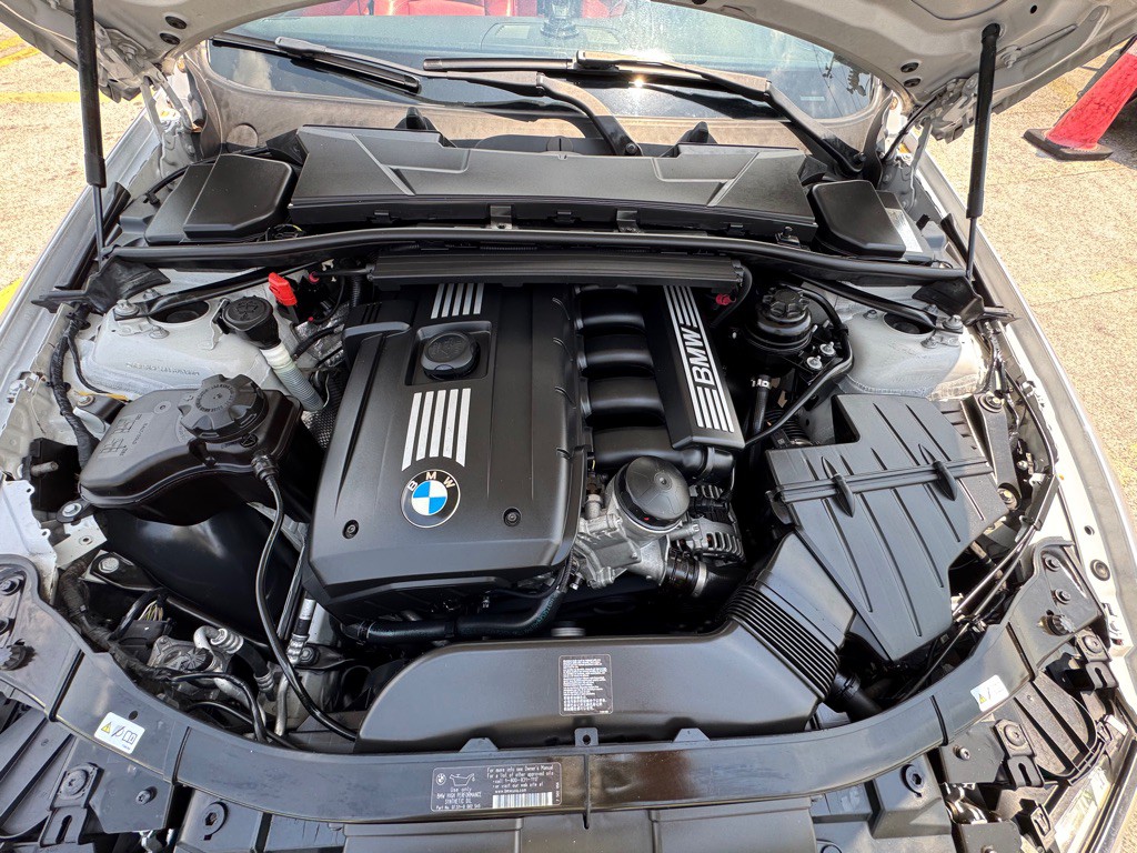 2012 BMW 3 Series Image 19