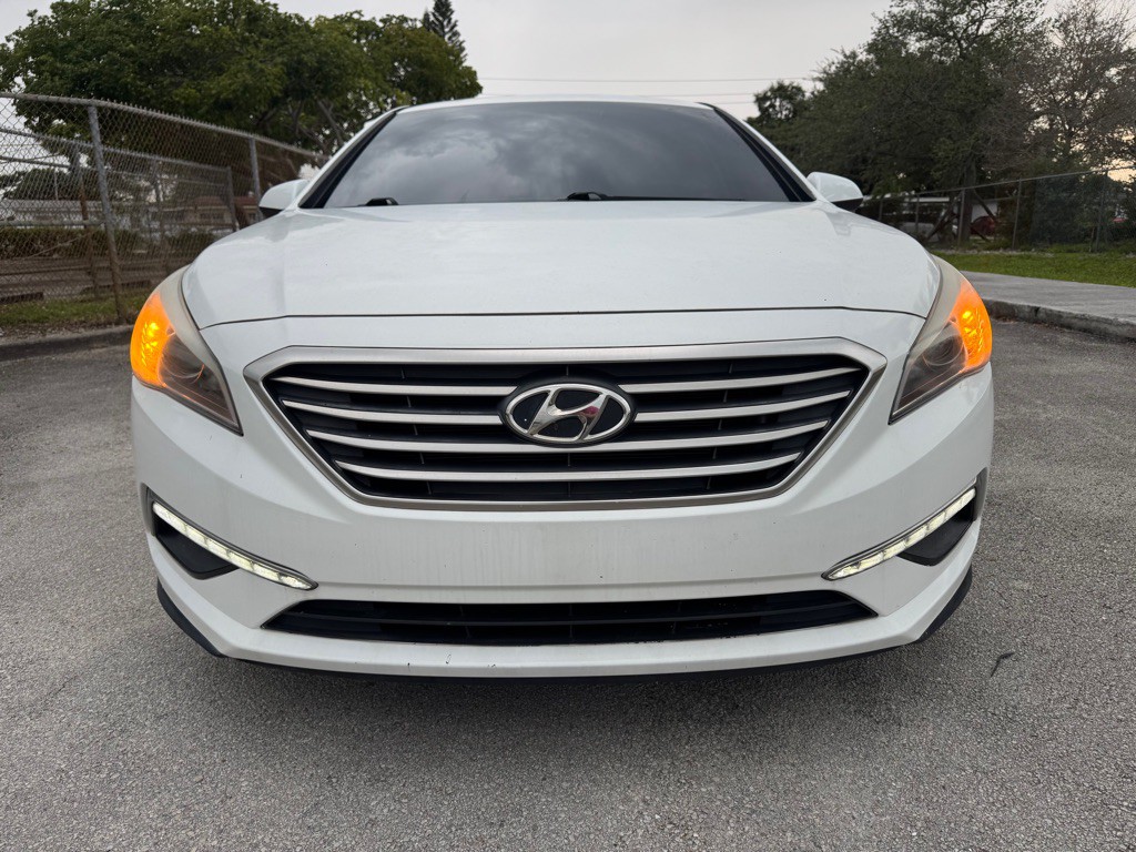 2015 Hyundai Sonata Image 2