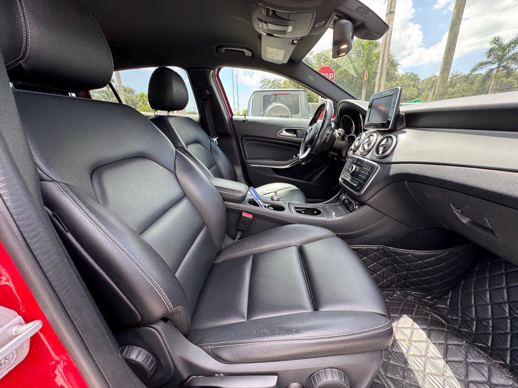 2016 Mercedes-Benz GLA-Class Image 12