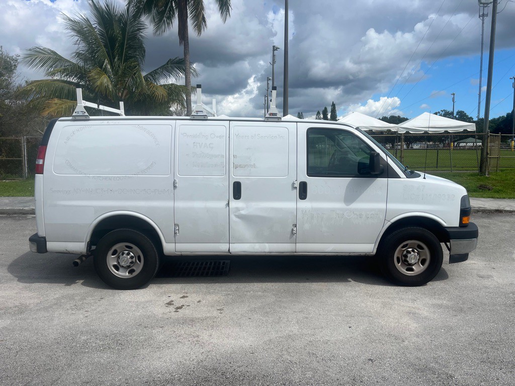 2022 Chevrolet Express Image 4