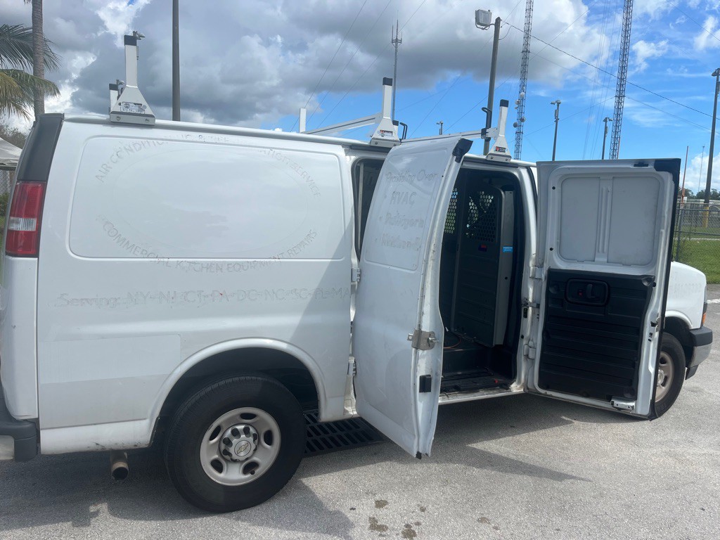 2022 Chevrolet Express Image 6