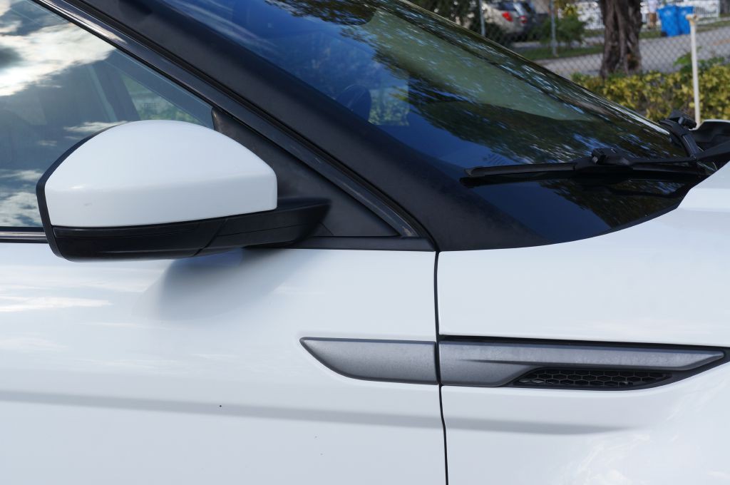 2017 Land Rover Range Rover Evoque Image 17