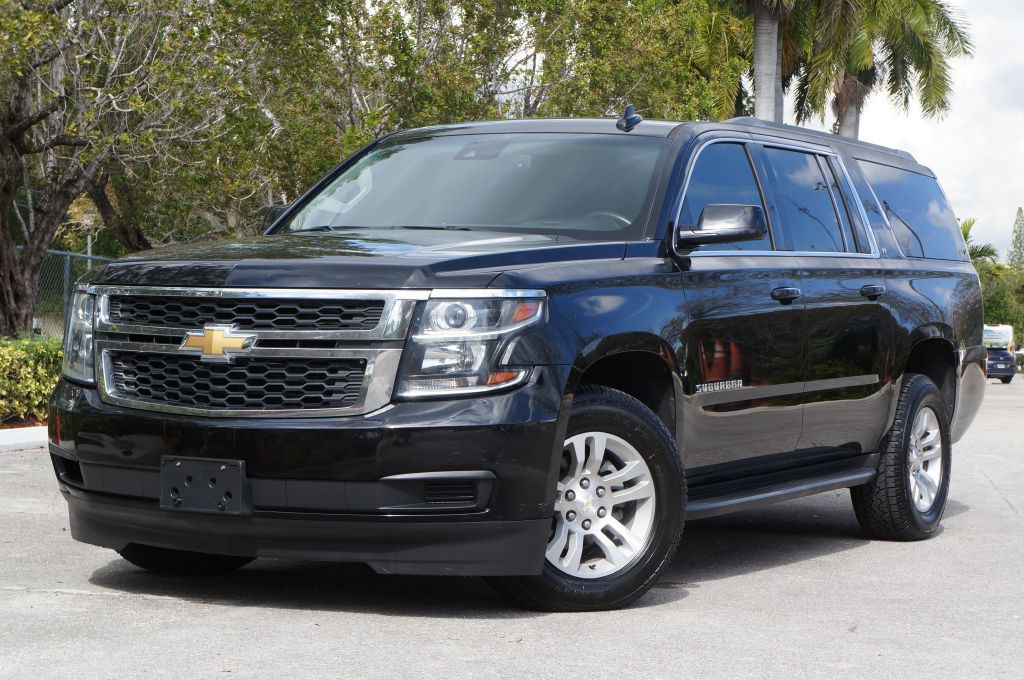2018 Chevrolet Suburban Image 2