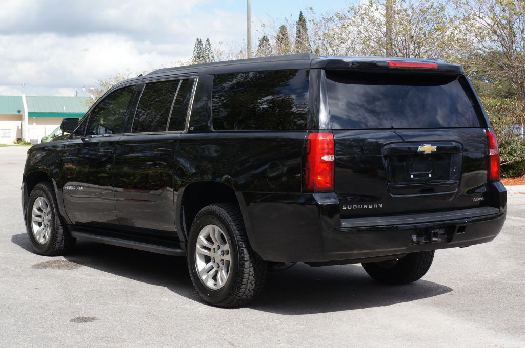 2018 Chevrolet Suburban Image 10