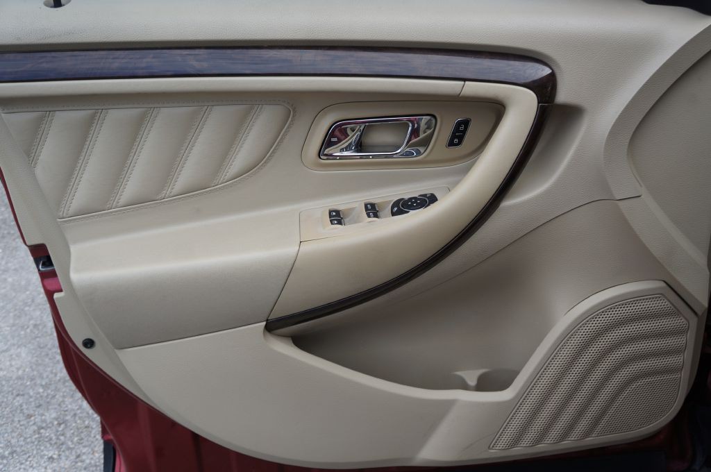 2013 Ford Taurus Image 24