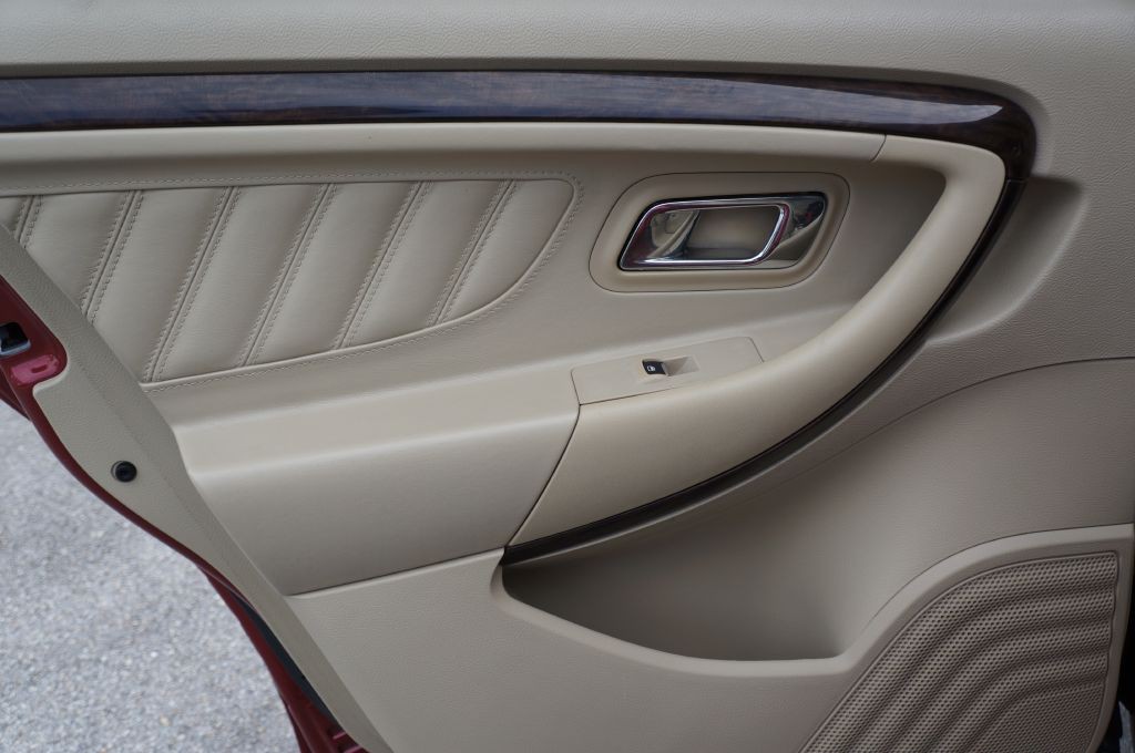 2013 Ford Taurus Image 29