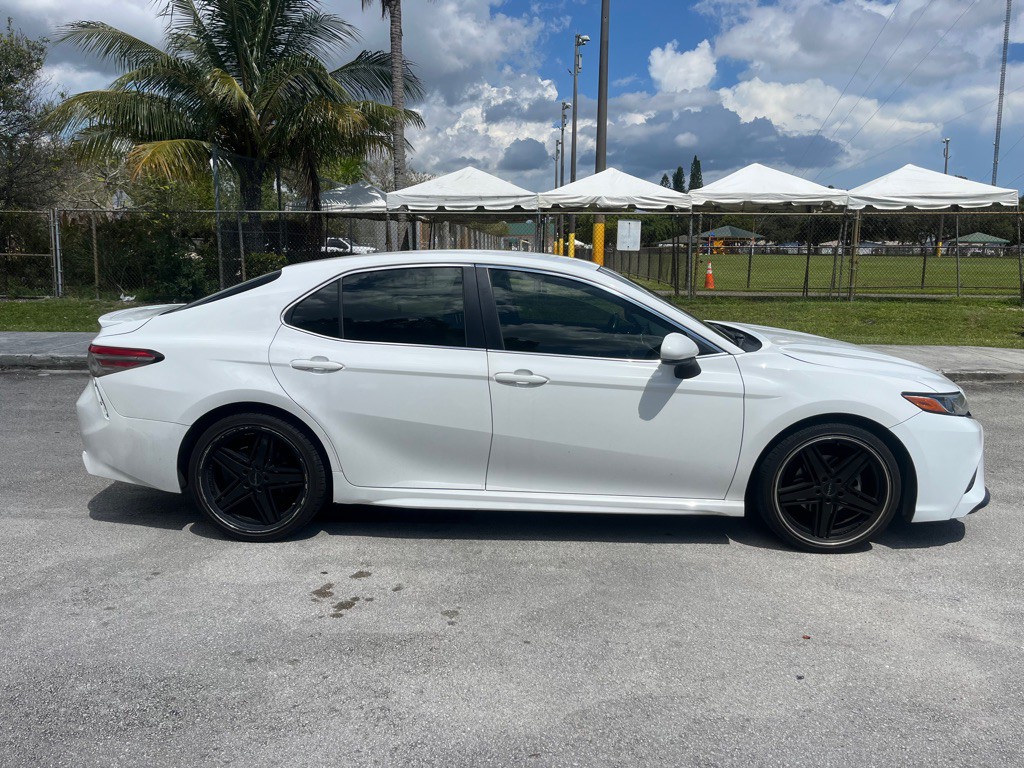 2018 Toyota Camry Image 3