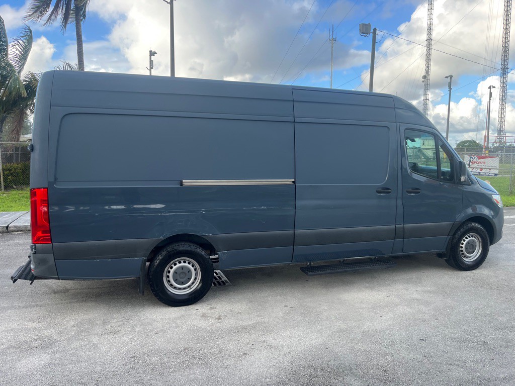 2019 Mercedes-Benz Sprinter Image 3