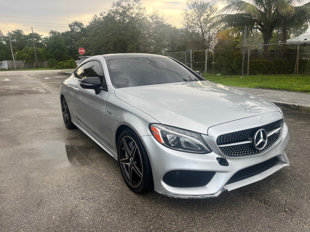 2017 Mercedes-Benz C-Class Image 3
