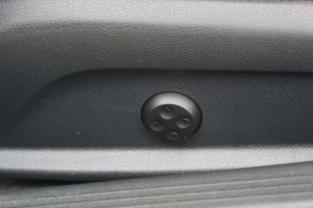 2017 Mercedes-Benz C-Class Image 33