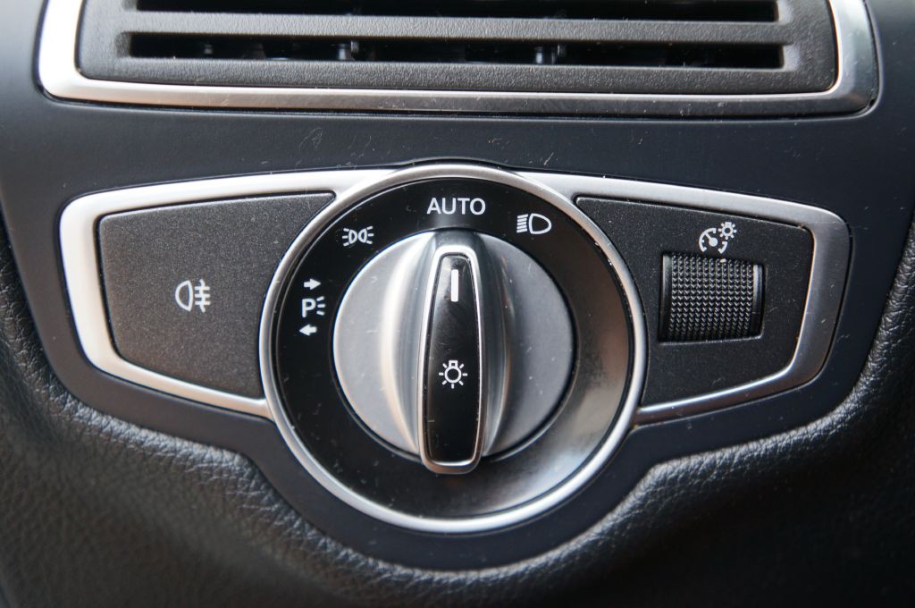 2017 Mercedes-Benz C-Class Image 46