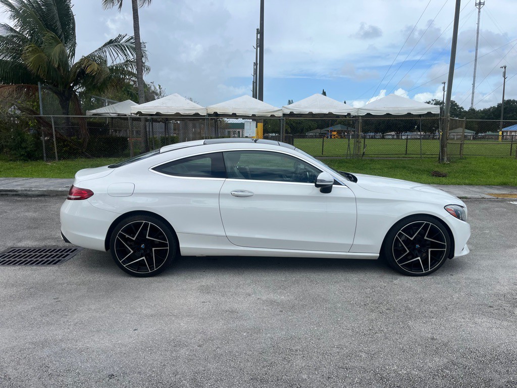 2017 Mercedes-Benz C-Class Image 3