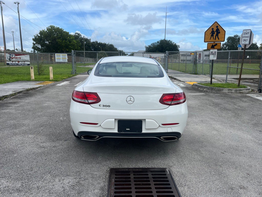 2017 Mercedes-Benz C-Class Image 4
