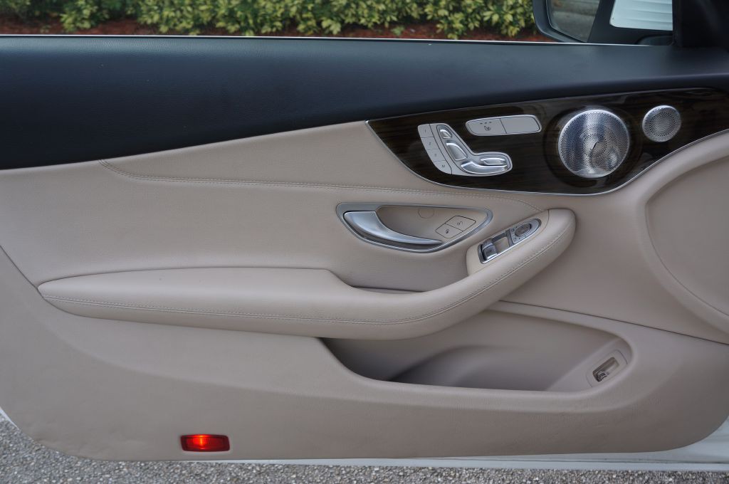 2017 Mercedes-Benz C-Class Image 24