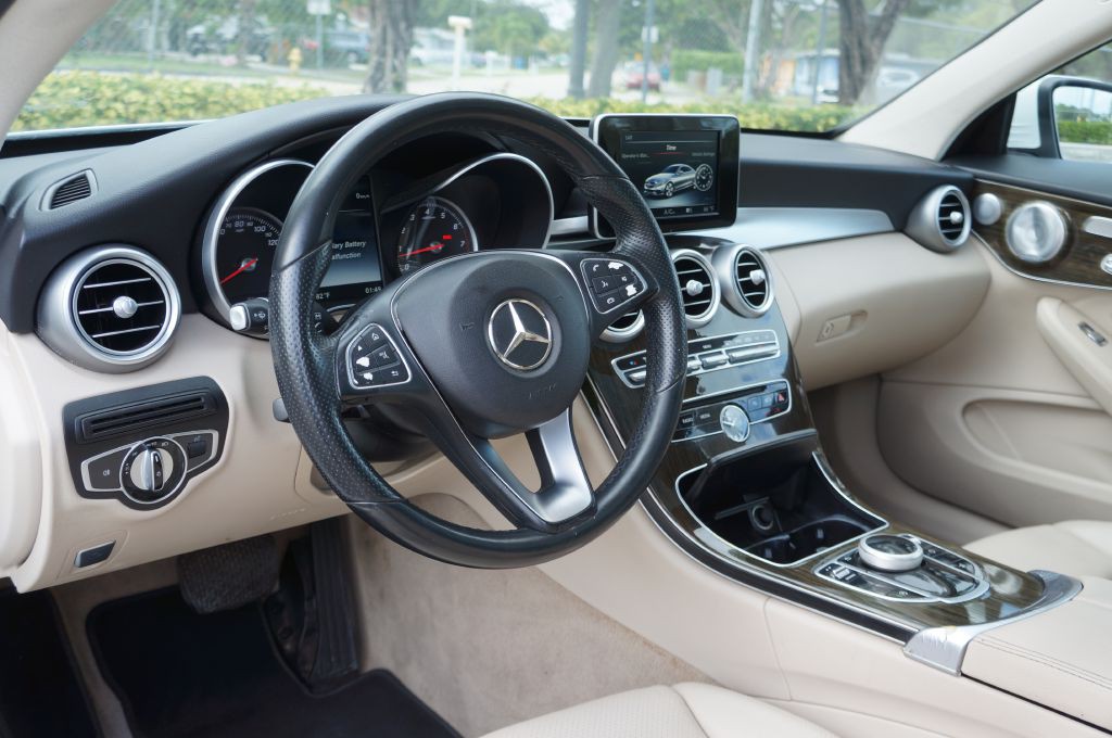 2017 Mercedes-Benz C-Class Image 28