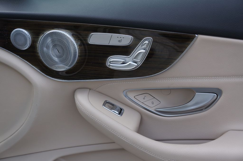 2017 Mercedes-Benz C-Class Image 33