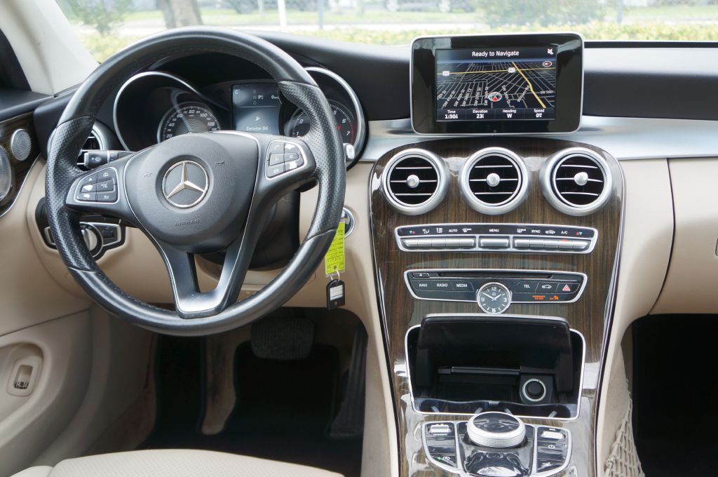 2017 Mercedes-Benz C-Class Image 40