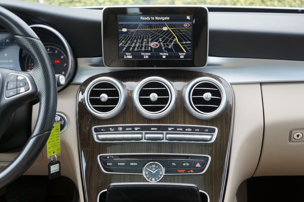 2017 Mercedes-Benz C-Class Image 41