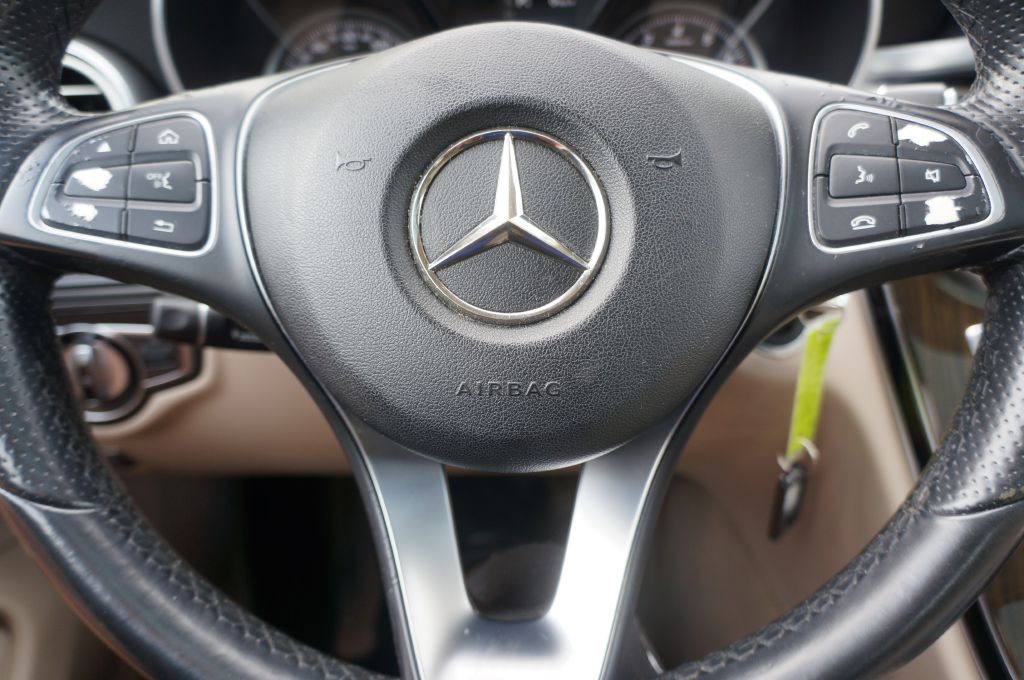 2017 Mercedes-Benz C-Class Image 49