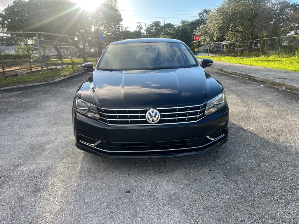 2017 Volkswagen Passat Image 2