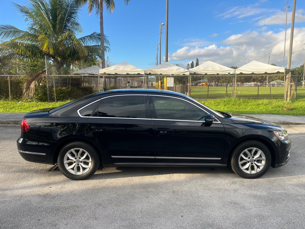 2017 Volkswagen Passat Image 3