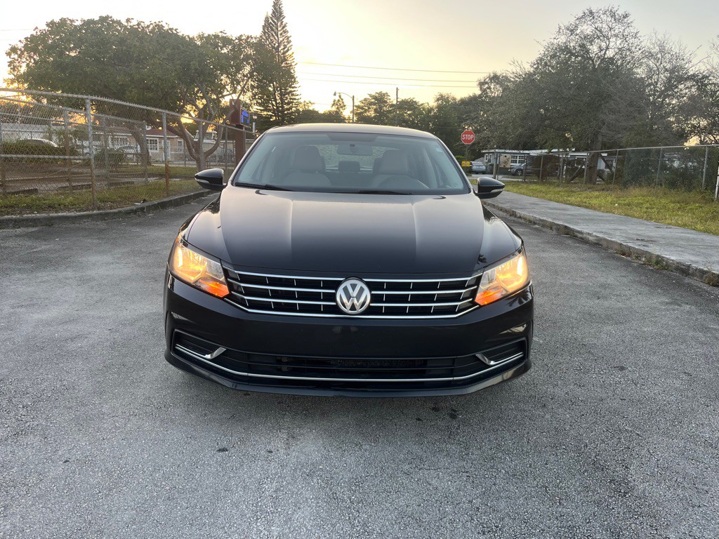 2017 Volkswagen Passat Image 2