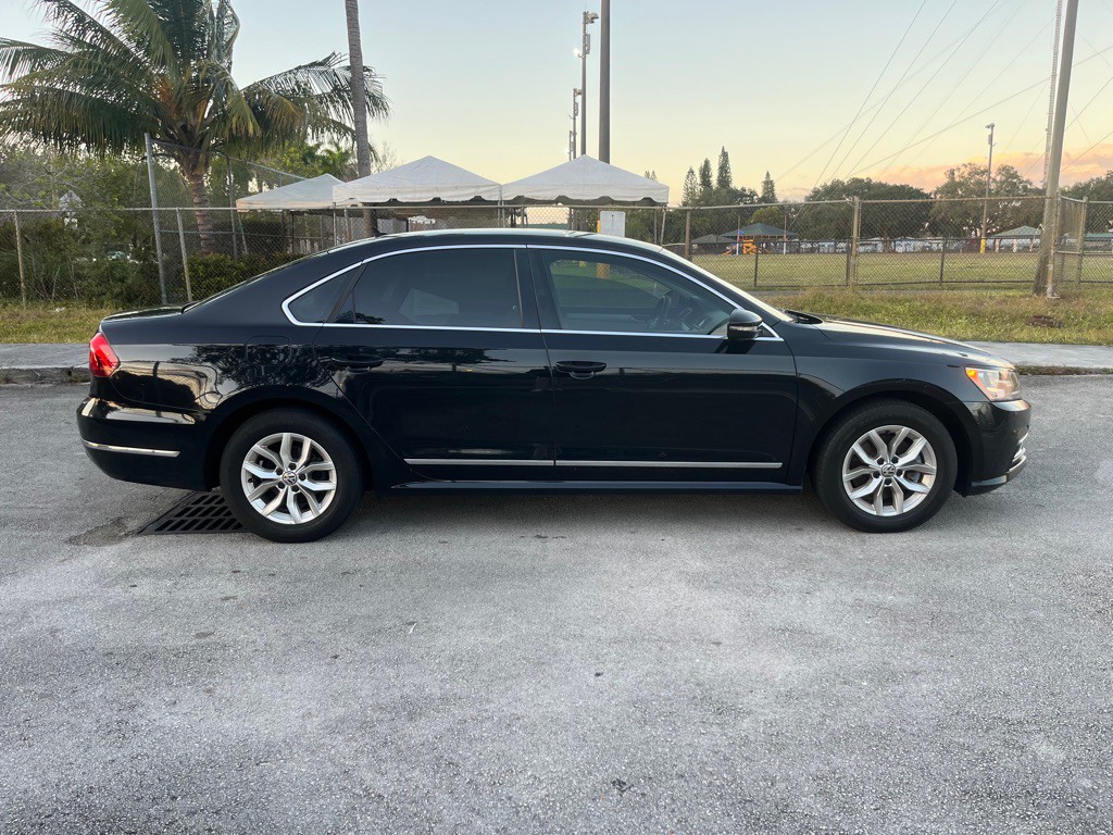 2017 Volkswagen Passat Image 3