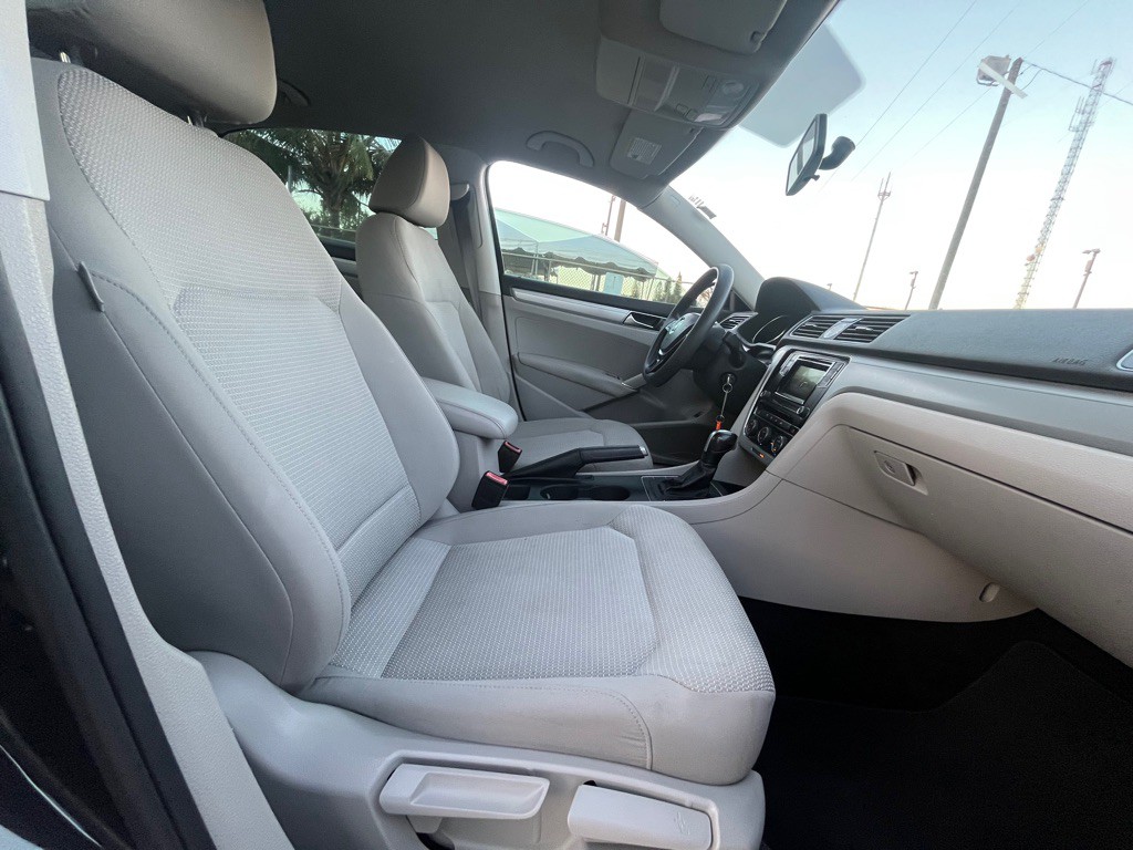 2017 Volkswagen Passat Image 5