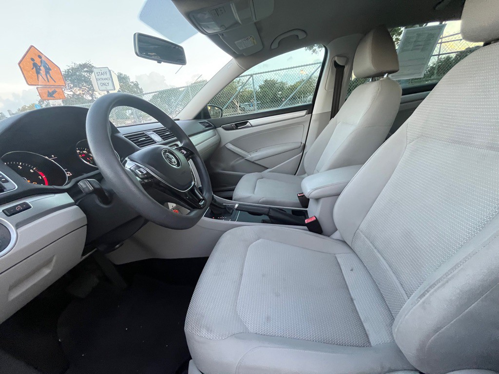 2017 Volkswagen Passat Image 8