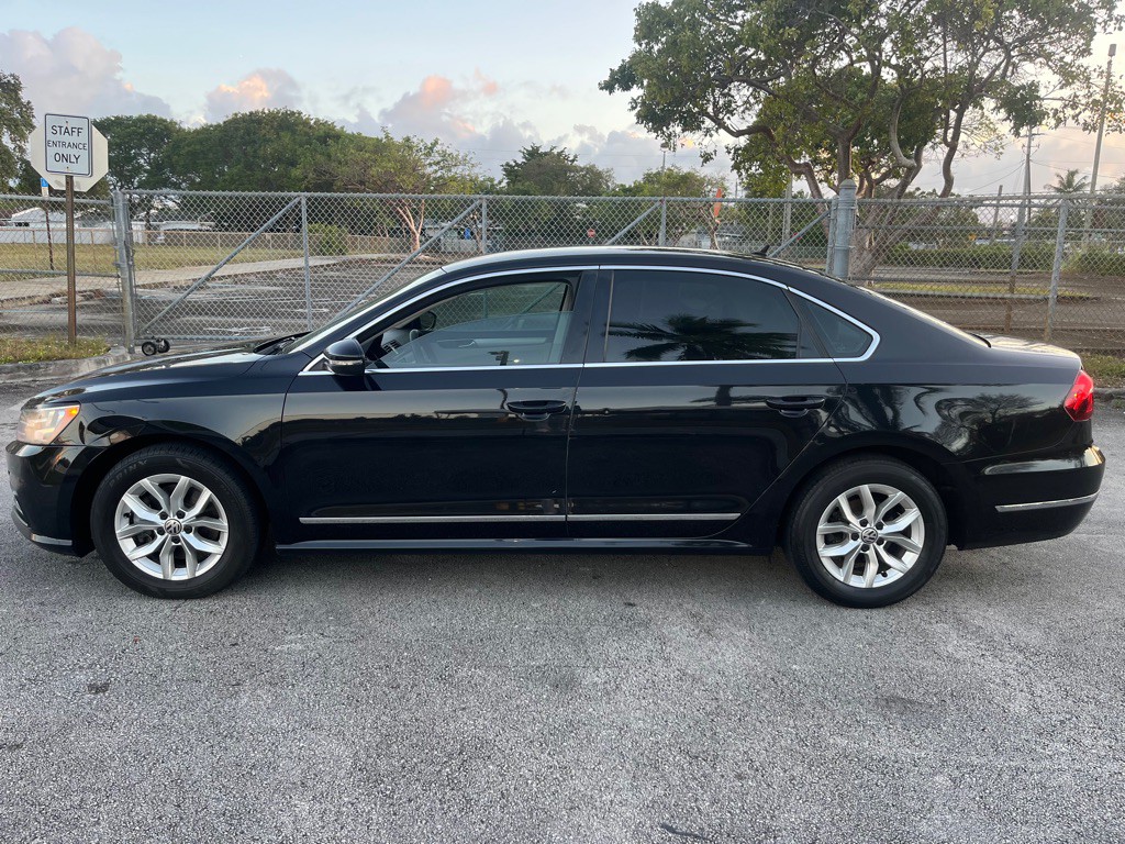 2017 Volkswagen Passat Image 9